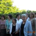 Csoportkép az udvaron. Zentai Teréz, Szőcs Erika, Napholcz Erzsébet, Sohr Mária, Székely Márta,Wéber Krisztina, Kiss Éva, hátul Eisenhoffer Mária és Beier Valéria 